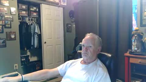 Snapshot of midwestdad09 chatting on May 31, 2026, 10:33 am midwestdad09 online show from May 31, 2026, 10:33 am
