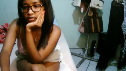 miel_07 online show from March 2, 2026, 9:43 pm