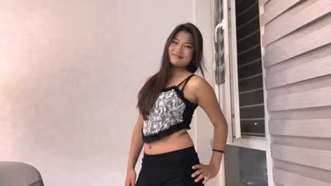 Snapshot of mieshasegura chatting on October 28, 2025, 5:37 pm Mia online show from October 28, 2025, 5:37 pm