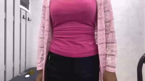 Snapshot of mieshasegura chatting on November 11, 2025, 6:52 pm Mia online show from November 11, 2025, 6:52 pm