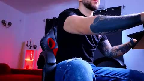 MightyAaron online show from October 2, 2025, 2:35 pm