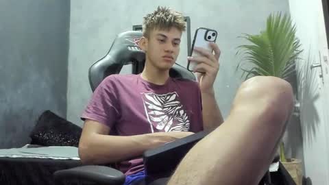 Snapshot of miguel_hz chatting on December 2, 2024, 10:39 am Miguel Hernandez online show from December 2, 2024, 10:39 am