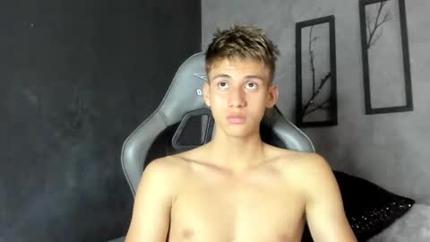 Snapshot of miguel_hz chatting on December 4, 2024, 3:10 pm Miguel Hernandez online show from December 4, 2024, 3:10 pm