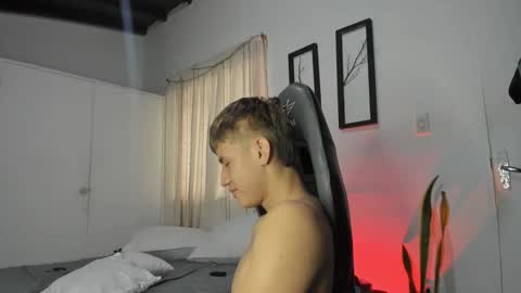 Snapshot of miguel_hz chatting on February 5, 2025, 6:37 pm Miguel Hernandez online show from February 5, 2025, 6:37 pm