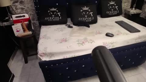 miha_califa online show from November 11, 2025, 12:16 pm