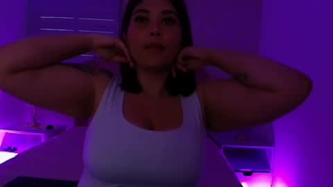 Mia  online show from November 8, 2025, 11:54 am