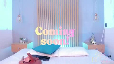 Mia online show from March 28, 2026, 11:32 am