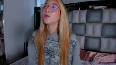 Mia online show from May 27, 2026, 2:03 pm