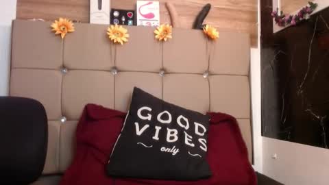 Snapshot of miia_spencer_ chatting on February 26, 2026, 12:04 pm miia online show from February 26, 2026, 12:04 pm