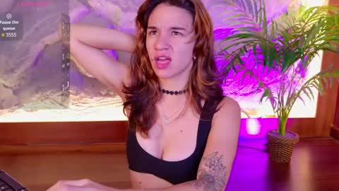 Snapshot of miiaa_cooper chatting on June 2, 2026, 3:58 pm CALL ME MIA online show from June 2, 2026, 3:58 pm