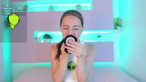 Snapshot of miiaa_doll chatting on February 7, 2025, 11:45 am MIIA online show from February 7, 2025, 11:45 am