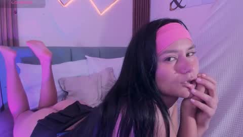 Mia  online show from March 16, 2026, 4:33 pm