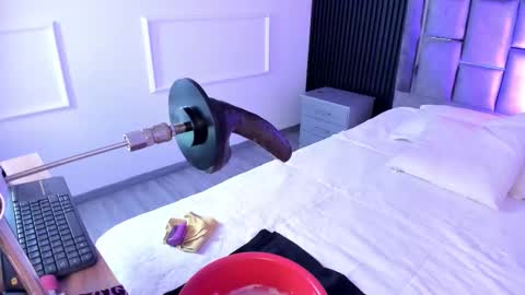 Mia Monroe online show from November 12, 2025, 8:15 am