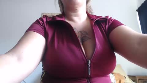 Snapshot of miilu74 chatting on January 7, 2025, 7:06 pm Miilu74 online show from January 7, 2025, 7:06 pm