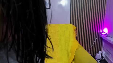 miilu  online show from November 16, 2025, 3:45 am