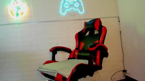 miiss_evaa online show from January 8, 2026, 11:12 am