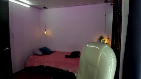 Snapshot of miiss_greyy chatting on October 14, 2025, 12:06 pm miiss_greyy online show from October 14, 2025, 12:06 pm