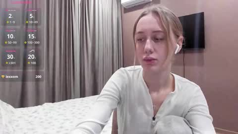 Mika online show from November 25, 2025, 10:43 pm