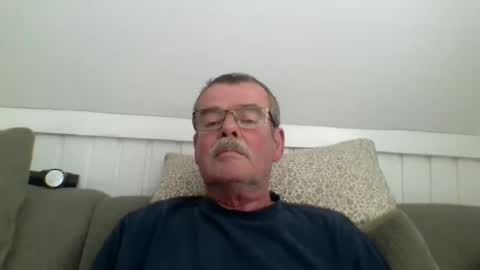 mikael42 online show from April 26, 2026, 12:47 pm