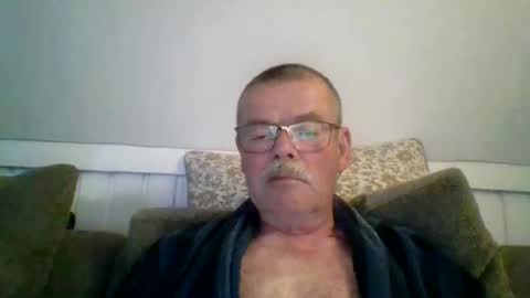 mikael42 online show from May 19, 2026, 6:47 pm