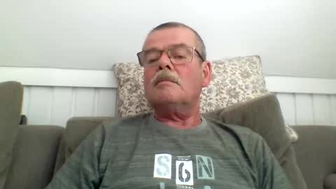 mikael42 online show from May 24, 2026, 1:16 pm