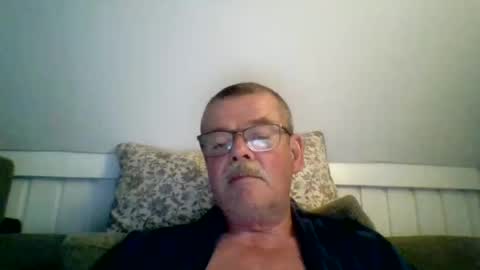 mikael42 online show from May 25, 2026, 6:36 pm