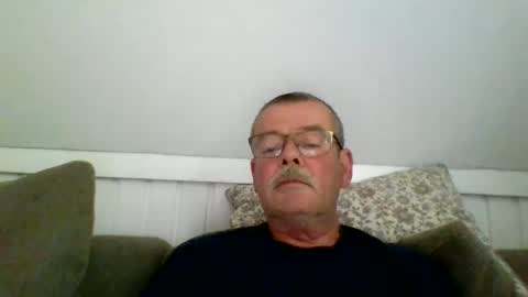 mikael42 online show from May 29, 2026, 9:51 am