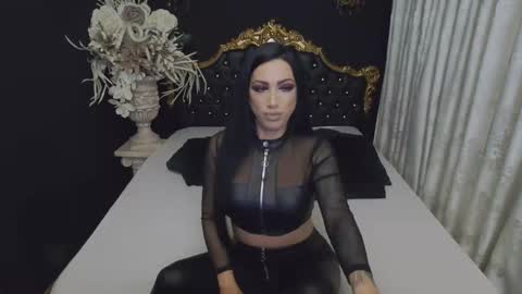 Mikaela online show from November 6, 2025, 4:35 am