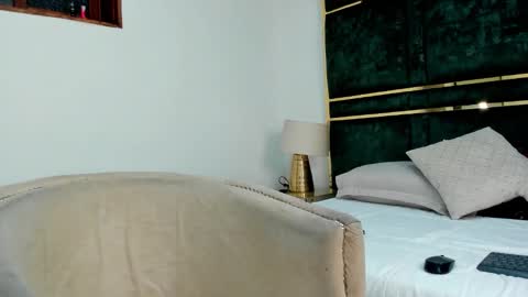 Snapshot of mikaelastonne chatting on November 12, 2025, 11:43 am Mikaela blondie bigass online show from November 12, 2025, 11:43 am