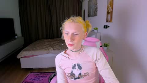 Snapshot of mikaella_nicole chatting on June 20, 2026, 7:05 pm mikaella_nicole online show from June 20, 2026, 7:05 pm