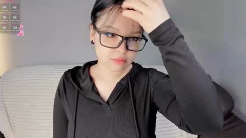 mikasssu online show from November 23, 2025, 8:58 am