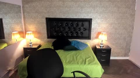 Snapshot of mike2_wills chatting on December 5, 2024, 3:48 am Mike2 wills online show from December 5, 2024, 3:48 am