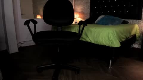 Snapshot of mike2_wills chatting on December 7, 2024, 9:50 am Mike2 wills online show from December 7, 2024, 9:50 am