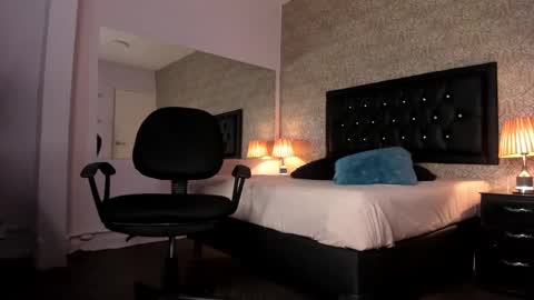 Snapshot of mike2_wills chatting on December 10, 2024, 5:28 am Mike2 wills online show from December 10, 2024, 5:28 am