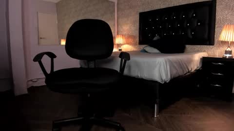 Snapshot of mike2_wills chatting on December 31, 2024, 3:34 am Mike2 wills online show from December 31, 2024, 3:34 am