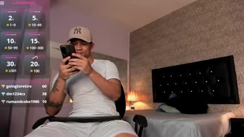 Snapshot of mike2_wills chatting on December 31, 2024, 9:42 am Mike2 wills online show from December 31, 2024, 9:42 am