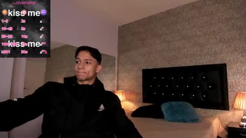 Snapshot of mike2_wills chatting on January 15, 2025, 3:11 am Mike2 wills online show from January 15, 2025, 3:11 am