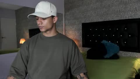 Snapshot of mike2_wills chatting on February 2, 2025, 4:59 am Mike2 wills online show from February 2, 2025, 4:59 am