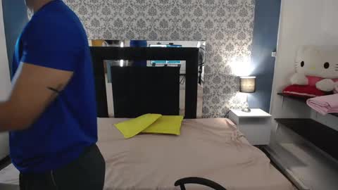 Snapshot of mike2_wills chatting on February 24, 2025, 12:52 am Mike2 wills online show from February 24, 2025, 12:52 am