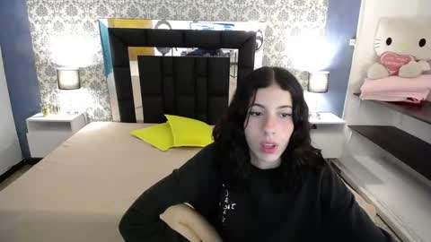 Snapshot of mike2_wills chatting on February 26, 2025, 5:53 am Mike2 wills online show from February 26, 2025, 5:53 am