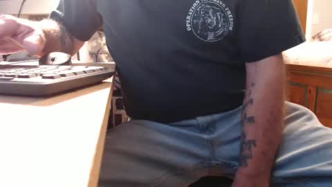 Snapshot of mike694fun chatting on March 19, 2026, 10:14 pm mike694fun online show from March 19, 2026, 10:14 pm
