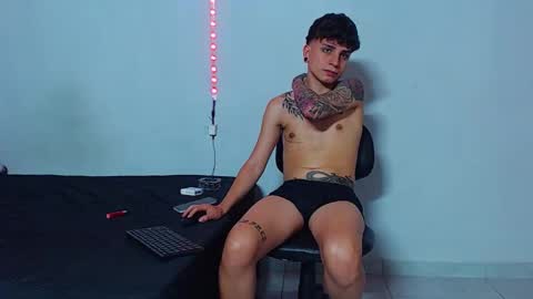 Snapshot of mike777jr chatting on October 5, 2025, 3:27 am Mike IMDEPENDIENT MODEL online show from October 5, 2025, 3:27 am