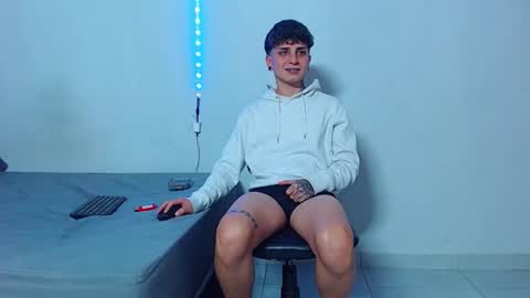 Snapshot of mike777jr chatting on October 17, 2025, 3:20 am Mike IMDEPENDIENT MODEL online show from October 17, 2025, 3:20 am