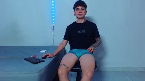 Snapshot of mike777jr chatting on October 19, 2025, 4:40 pm Mike IMDEPENDIENT MODEL online show from October 19, 2025, 4:40 pm