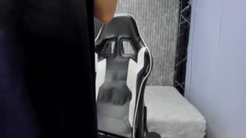 Mike 0233 online show from November 7, 2025, 4:12 am