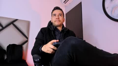 Snapshot of mike_257_ chatting on October 21, 2025, 12:17 pm Mike online show from October 21, 2025, 12:17 pm