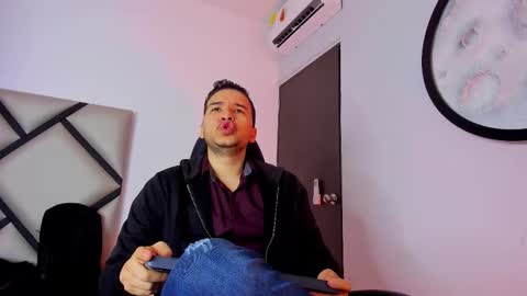 Snapshot of mike_257_ chatting on October 24, 2025, 11:50 am Mike online show from October 24, 2025, 11:50 am