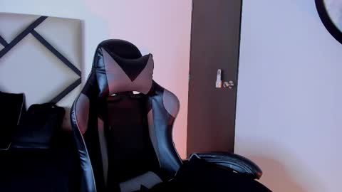 Snapshot of mike_257_ chatting on October 25, 2025, 12:13 pm Mike online show from October 25, 2025, 12:13 pm