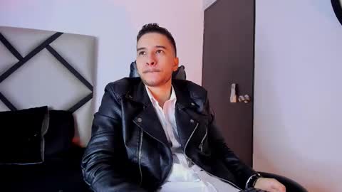 Snapshot of mike_257_ chatting on October 27, 2025, 11:47 am Mike online show from October 27, 2025, 11:47 am