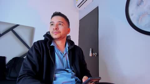 Snapshot of mike_257_ chatting on October 29, 2025, 12:18 pm Mike online show from October 29, 2025, 12:18 pm